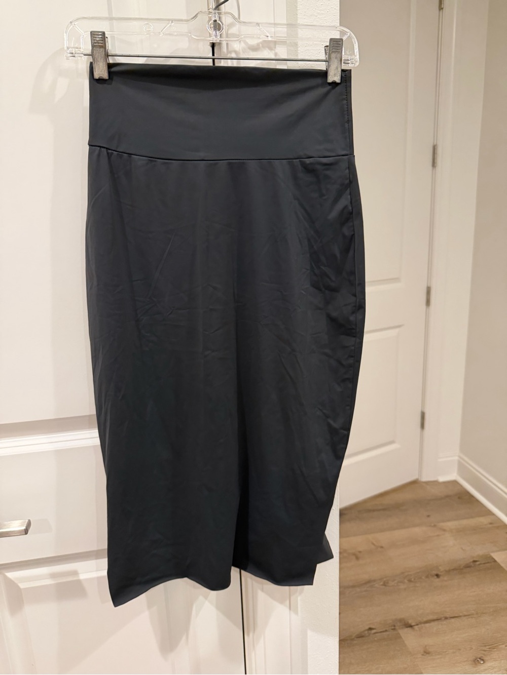 Black Women's Sleek Midi Skirt